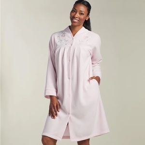 Miss Elaine Fleece Long-Sleeve Snap-Front Short Robe